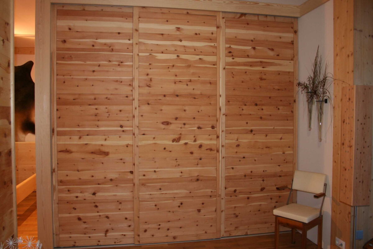 Zirbenholzeinbauschrank raumhoch by Wohnwerkhaus Schreinerei Schuster Sulzemoos bei München