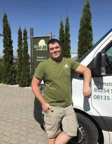 Kilian Schuster Schreinergeselle und Allrounder im Wohnwerkhaus der Schreinerei Schuster in Sulzemoos Fürstenfeldbruck