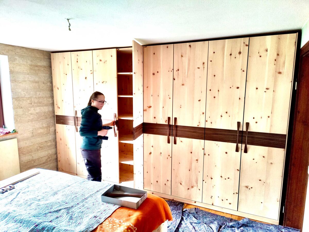 Zirbenholzschrank nach Mass mit Nussbaum kombiniert by Schreinerei Schuster Sulzemoos bei Dachau Zirbenholzschrank nach Mass mit Nussbaum kombiniert by Schreinerei Schuster Sulzemoos bei Dachau