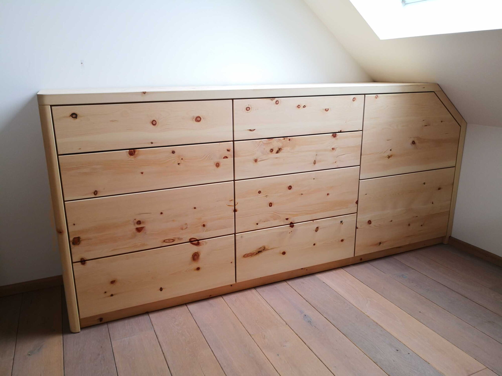 Zirbenkommode Modell Würzburg für Dachschräge angepasst