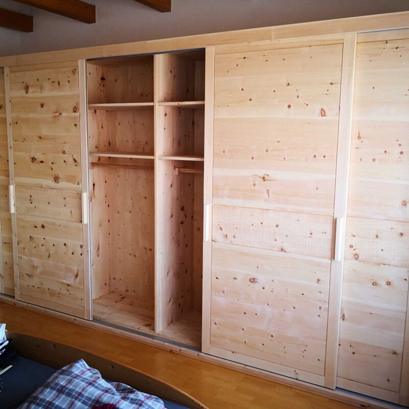 4 türiger Zirbenschrank - Zirbenholzschrank mit Schiebetüren für Schlafzimmer in Freising